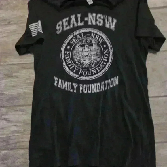 Women's Bella canvas size medium t-shirt - Picture 1 of 2